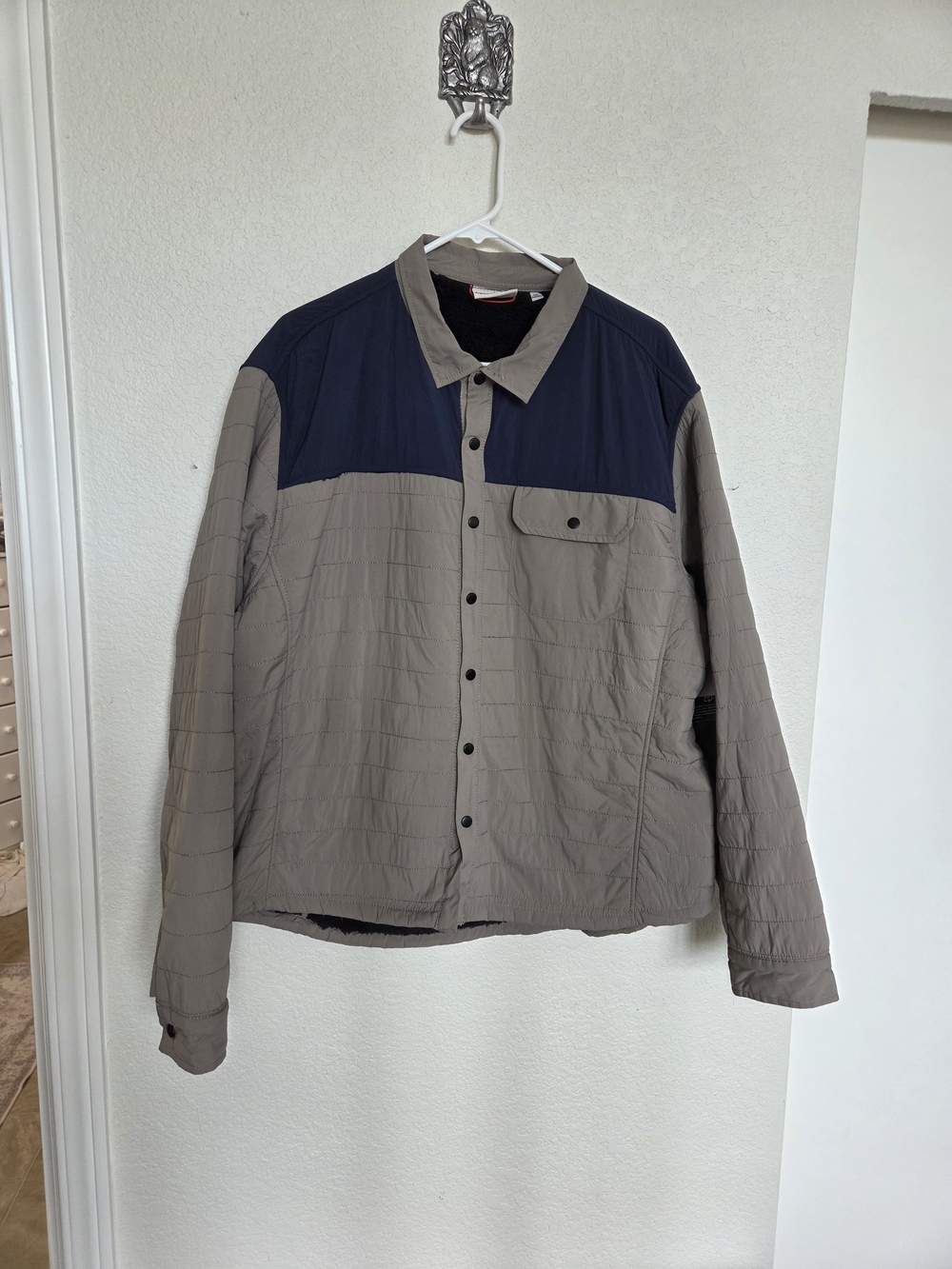 Men's Lightweight Quilted Shirt Jacket in Taupe and Navy